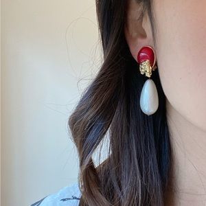 Gripoix Paris-(NEW)Back to Rome Clip Drop Cameo Earrings with Pearl